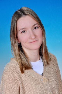 Воспитатель Корсакова Елена Олеговна (фото размещено с письменного согласия) Воспитатель Корсакова Елена Олеговна (фото размещено с письменного согласия)